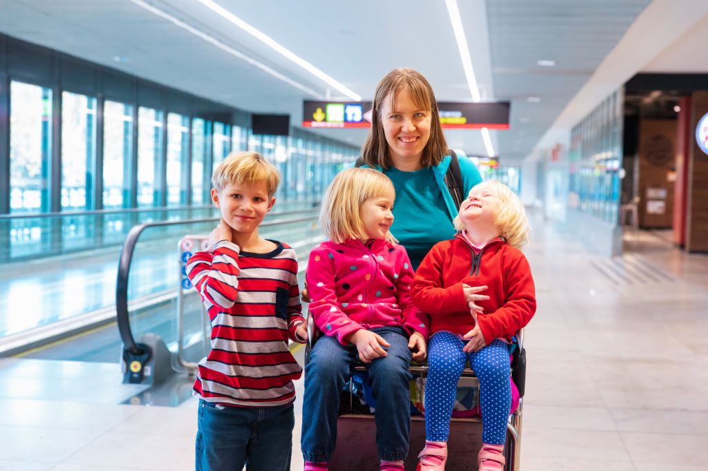 SGN Airport Arrival: The Fast Track Infographic